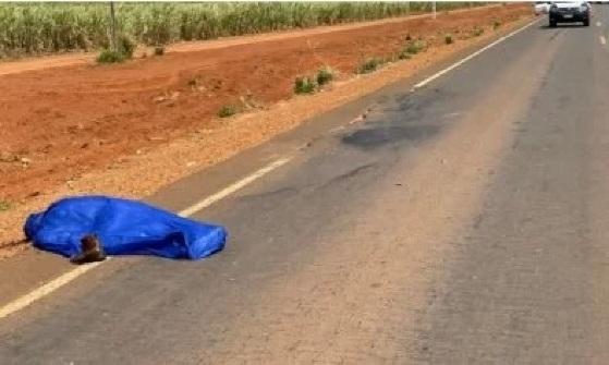 Estudante morre ao se jogar na frente de caminhão.