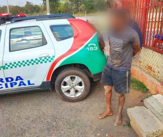 Homem que tentou entrar em residência pelo telhado é preso em VG.