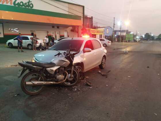 Motociclista se envolve em acidente em avenida de VG e foge do local.