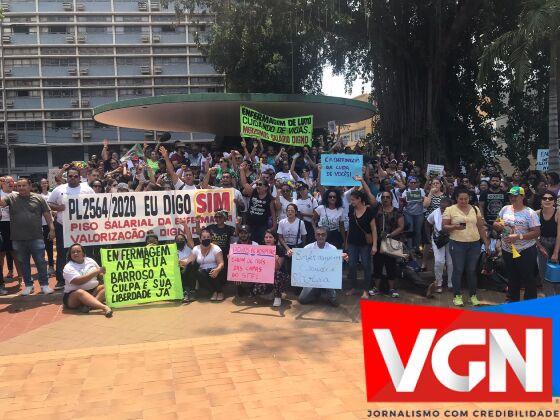 “Donos de hospitais saem de trás das capas do STF”, protesta enfermeiros em Cuiabá