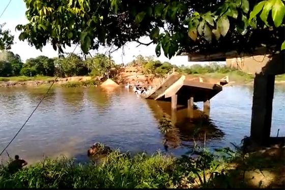 Foram confirmadas três mortes pelo desabamento da ponte na rodovia BR-319 na manhã desta quarta-feira