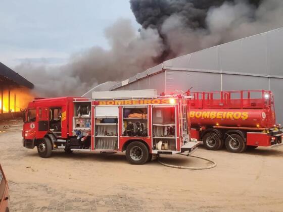 Incêndio atinge empresa de produtos químicos.