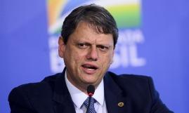 Mendes condecora Tarcísio com a Grã-Cruz em MT