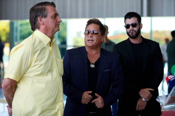 Gusttavo Lima e Leonardo se reúnem com Bolsonaro em Brasília e apoiam presidente