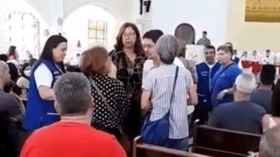 Uma mulher gritou com um padre durante uma missa dominical, após ele falar sobre intolerância na homilia e citar os nomes da ex-vereadora Marielle Franco