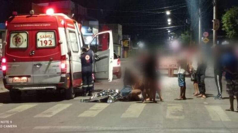 Mulher bate moto em carro e morre em avenida de Cuiabá