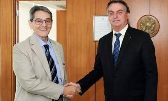 Bolsonaro tenta se desvincular de Roberto Jefferson e diz que "não tem nem foto" com o petebista