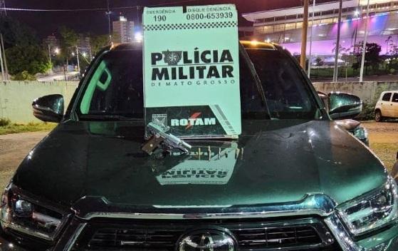 Mulher é presa e caminhonete roubada é recuperada em Cuiabá.