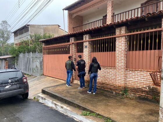 Cuiabá e VG são alvos de operação contra grupo que usava carros de locadoras para roubos.
