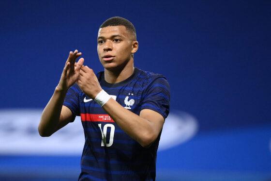 Mbappé foi alvo de insultos racistas após perder pênalti que resultou na eliminação da França na Eurocopa