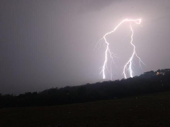 Mais de 20 cidades de MT estão em alerta para temporais no “feriadão”.