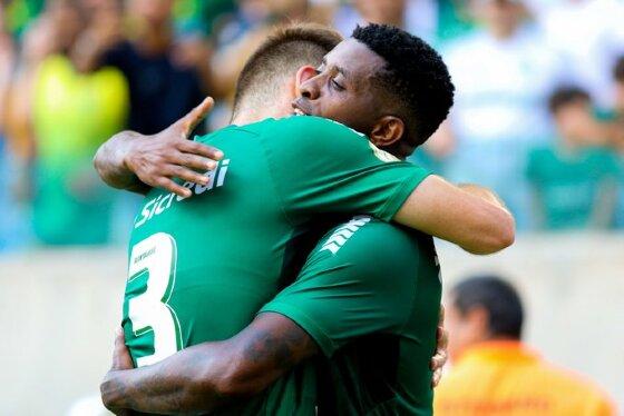 Dourado vence Coritiba por 2x1 e permanece na elite do futebol brasileiro