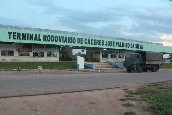 Os policiais apreenderam o adolescente no momento em que ia embarcar.