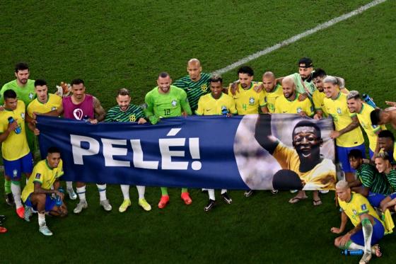 Jogadores do Brasil homenageiam Pelé após goleada contra a Coreia