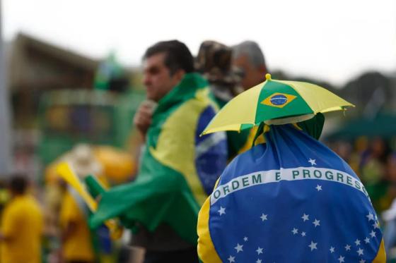 Leptospirose e furto de boneco inflável: os perrengues do acampamento bolsonarista