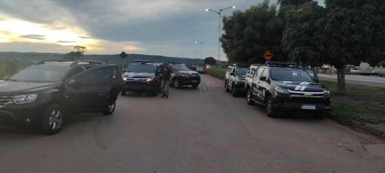 Operação prende policiais envolvidos em troca de drogas por isopor.