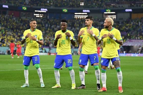 O técnico Tite repetiu a escalação da seleção brasileira pela primeira vez nesta Copa do Mundo