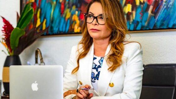 Primeira-dama de MT desconversa e diz prefere manter segredo de quem apoiará para prefeito de Cuiabá 