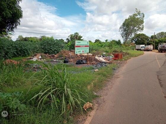 Moradores reclamam de lixo e alertam para risco de transbordamento da Lagoa do Jacaré.