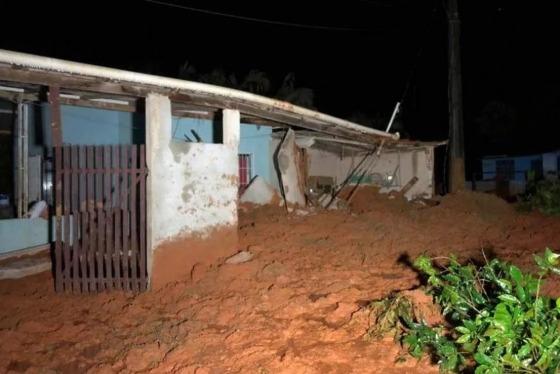 Criança de 5 anos morre ao ter casa atingida por deslizamento de terra