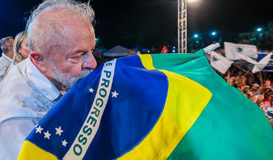 Lula entra para a história da redemocratização com 3º mandato