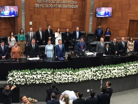 Governador Mauro Mendes toma posse e empossa secretários