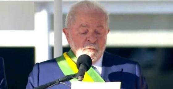 Emocionado, Lula discursa no parlatório: "Não nos interessa viver do passado"