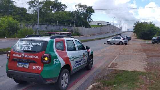 A mulher não se feriu, apenas materiais.