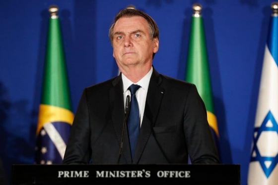 Bolsonaro fala em antecipar volta ao Brasil devido a obstrução intestinal