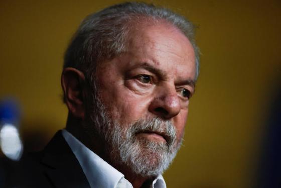 Governo Lula pretende manter salário mínimo em R$ 1.302 e desistir de aumento adicional