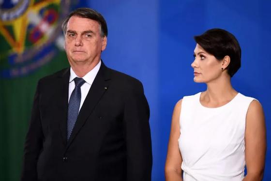 Governo exonera intérprete de Libras de Bolsonaro que visitava Michelle