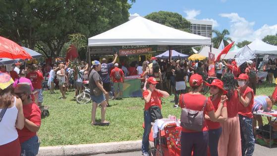 Ato em defesa da democracia é realizado em Brasília, neste domingo (15)