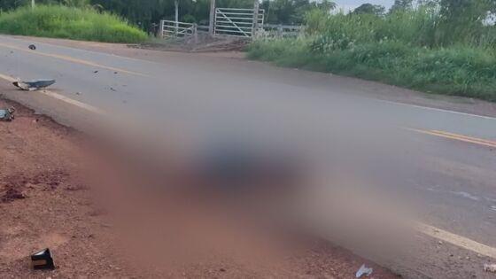 Motorista de caminhão foge após se envolver em acidente e matar motociclista.