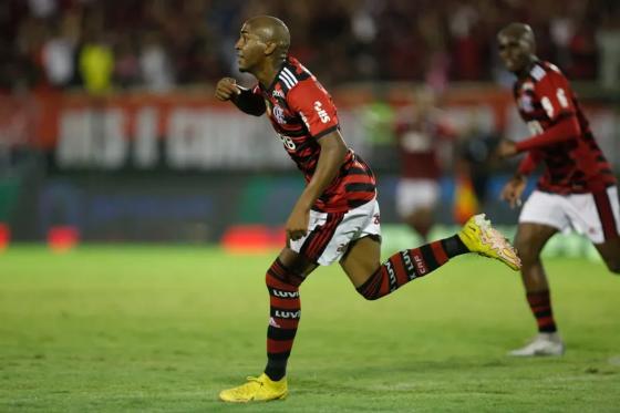 Flamengo empata com Bangu com volta de Rodrigo Caio e gol de Lorran