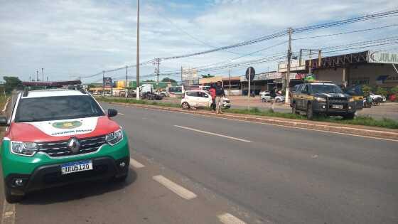 Suspeitos de assaltarem fazenda, causam acidente, são perseguidos e presos em avenida de VG.