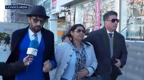 Lúcia Alves, mãe de Daniel Alves, se reuniu com os advogados do jogador em Barcelona.