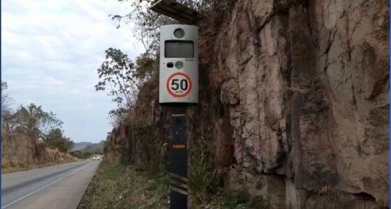 Trecho na Serra de São Vicente é bloqueada para instalação de radar.