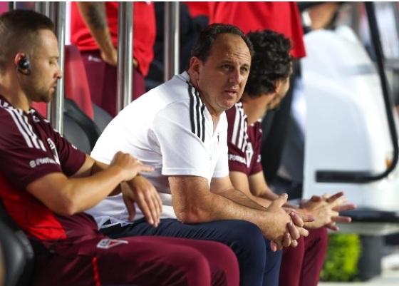 O técnico Rogério Ceni concedeu uma entrevista coletiva com diversas explicações após a derrota do São Paulo por 2 a 1 no clássico contra o Corinthians, ontem (29)