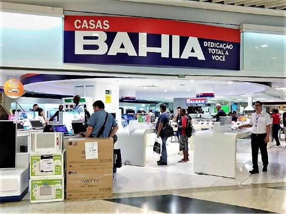 Homem faz reféns durante assalto a unidade das Casas Bahia