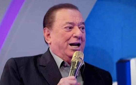 Raul Gil é um apresentador de televisão, cantor e compositor brasileiro.