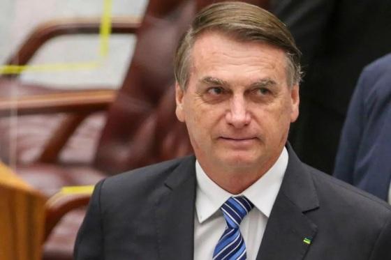 Vive escondido no exterior como um covarde enquanto seus ratos começam a pular desesperados do barco, disse secretário-executivo do Ministério da Justiça