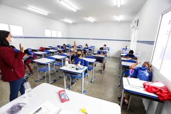 Alunos da rede estadual e municipal de Cuiabá e VG voltam às aulas nesta segunda (06).