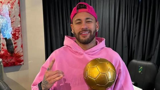 Neymar antecipa prêmio e é eleito melhor brasileiro no exterior pela 6ª vez