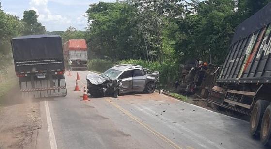 Duas pessoas envolvidas em acidente na BR-364 são levadas ao PS/VG.