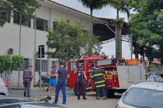 Jovem é detido ao tentar invadir escola com machados e coquetel molotov