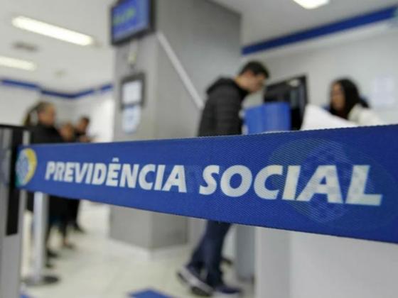 Trabalhador que contribui ao INSS tem descontos de R$ 65 a R$ 1.501