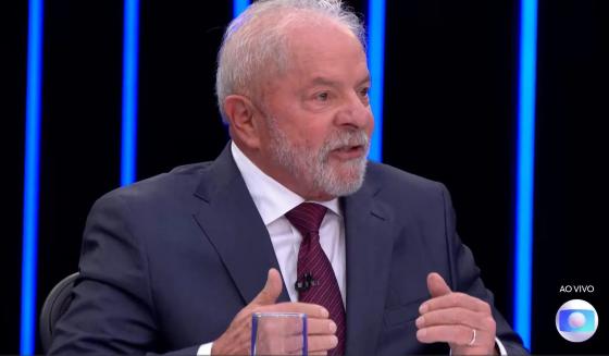 Lula cita mensalão, cobra aliados a agir contra corrupção e admite erros anteriores