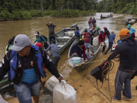 Mercado clandestino lucra com fuga de garimpeiros da terra yanomami