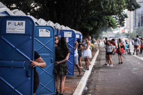 Banheiro público pode causar infecções e abreviar o Carnaval; saiba se prevenir