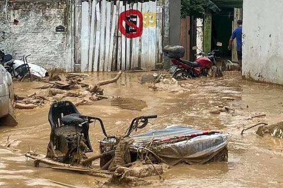 Correios vão doar 20 toneladas de itens como roupa e material escolar aos atingidos pela chuva